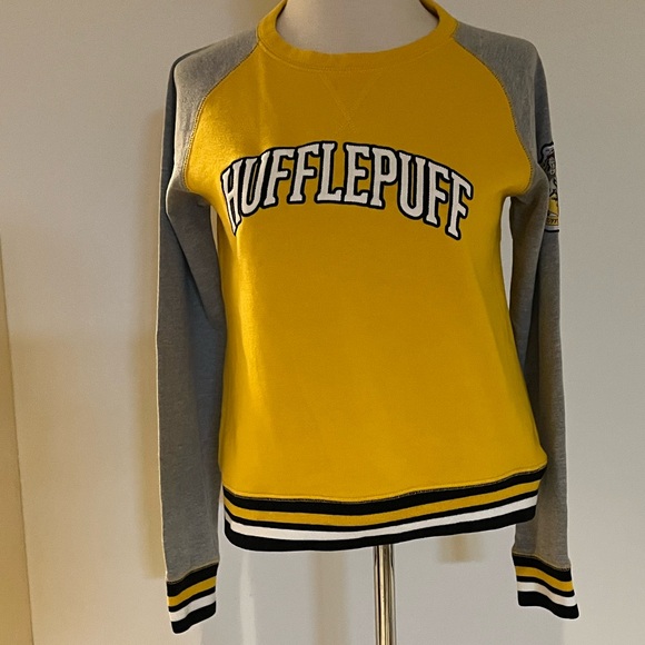 Harry Potter Hufflepuff Yellow and Gray Sweater - Picture 1 of 4